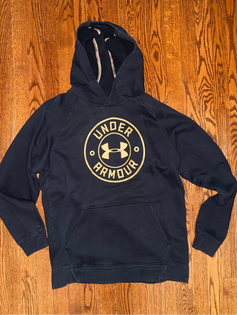 Men's Under Armour pullover hoodie label